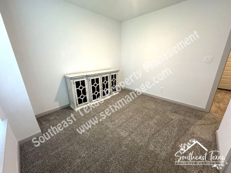 Anahuac House: 111 Lakeway Circle