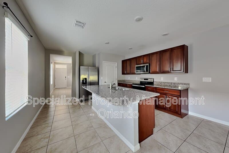 Deland House: 227 Duke Dr