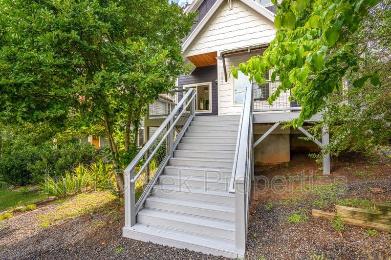 Asheville House: 337 Sand Hill Rd