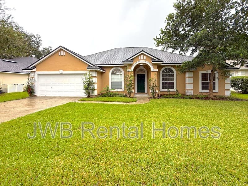 Saint Johns House: 557 Grand Parke Dr