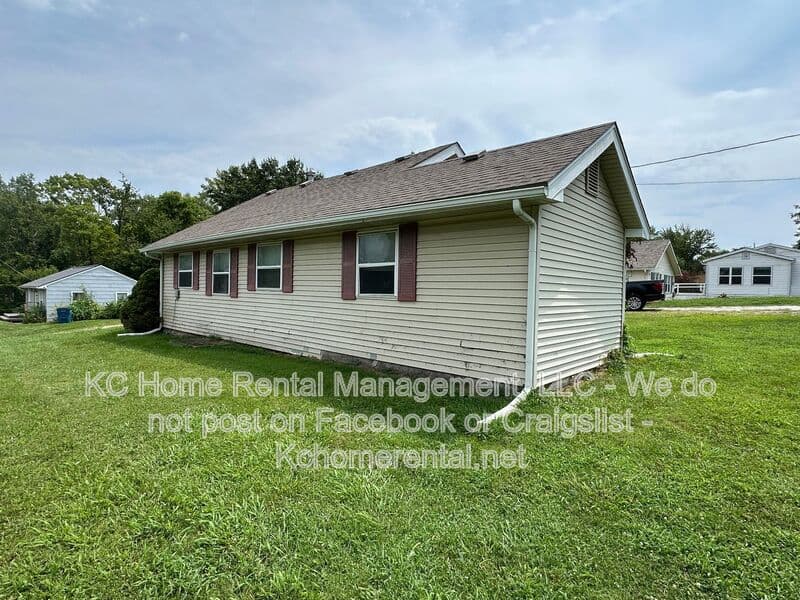 Kansas City House: 7113 N Highland Ave