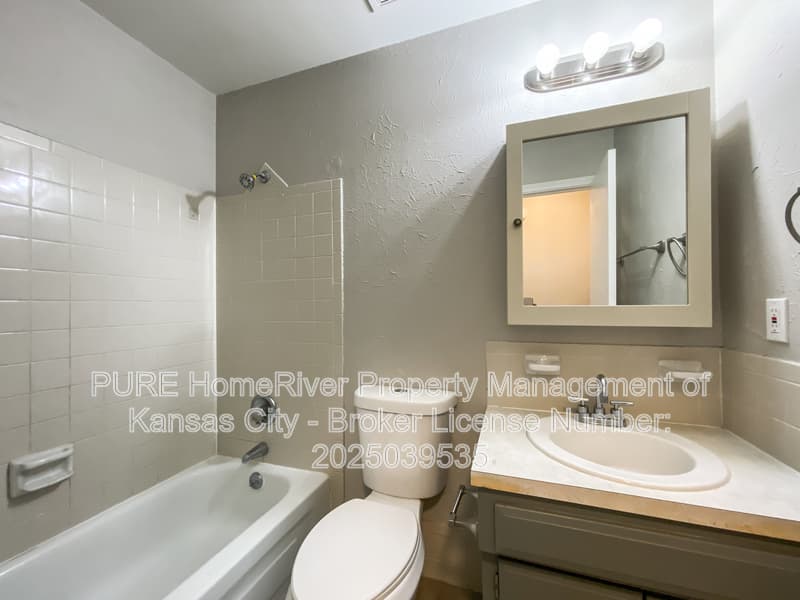 Kansas City House: 8009 N Congress Ave