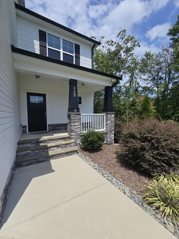 Smithfield House: 463 Jackson Pond Drive