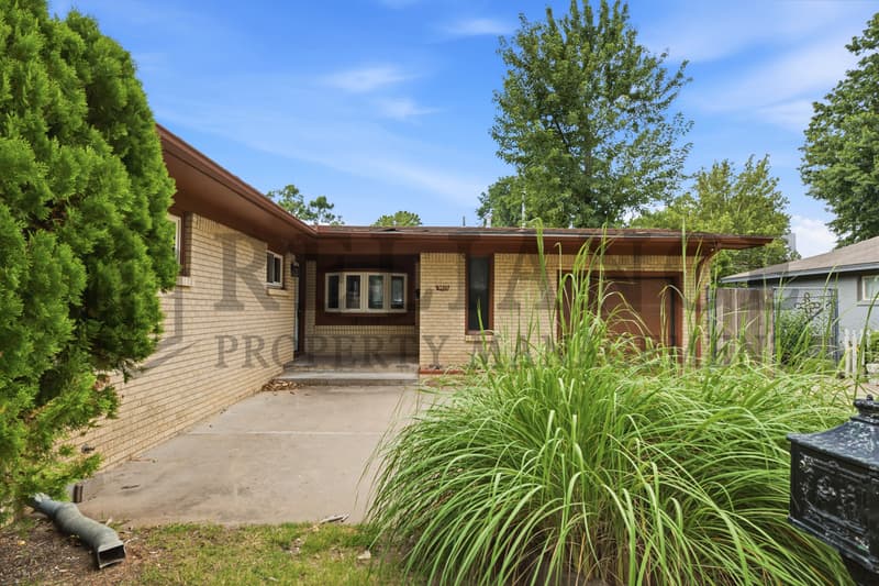 Wichita House: 9923 West Binter Lane