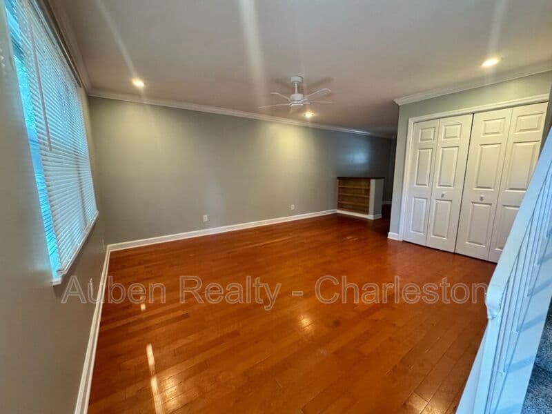 Mount Pleasent House: 730 Harbor Lane