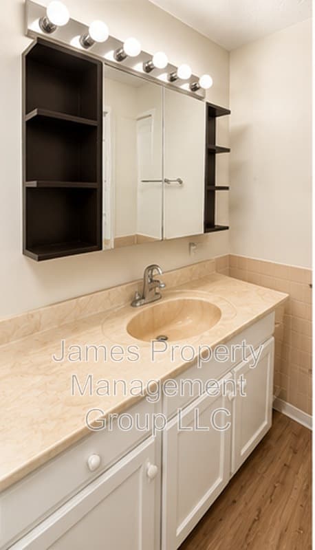 Wheeling Condo: 568 Fairway View Dr #2l