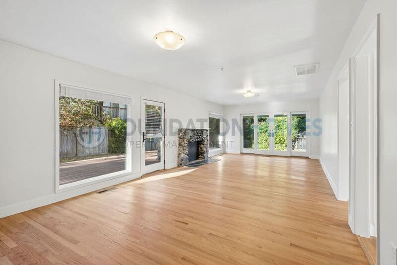 Mill Valley House: 51 Plaza Dr