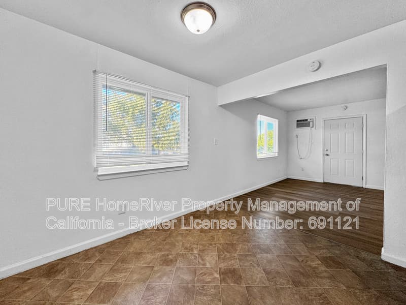 Sacramento House: 590 Las Palmas Ave