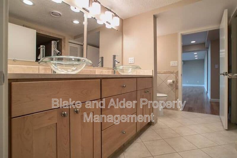Portland House: 4330 SW Council Crest Dr