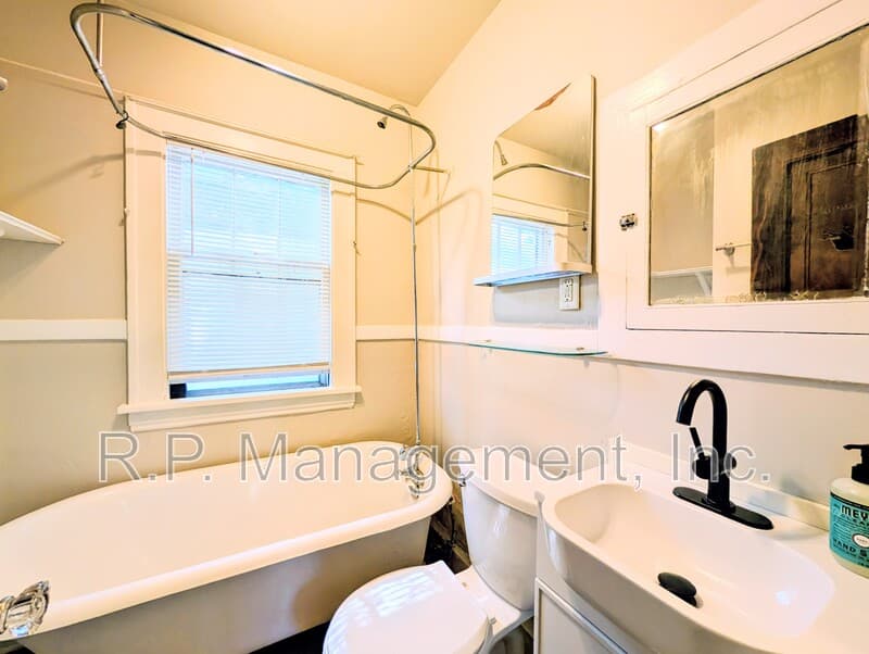 Minneapolis House: 880 19th Ave SE