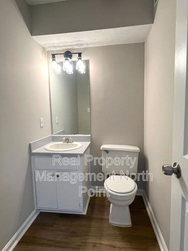 College Park Condo: 5843 Summerglen Ln