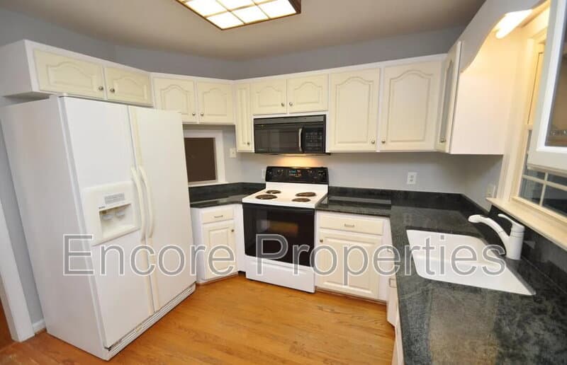 Cary Townhome: 112 Loch Bend Lane