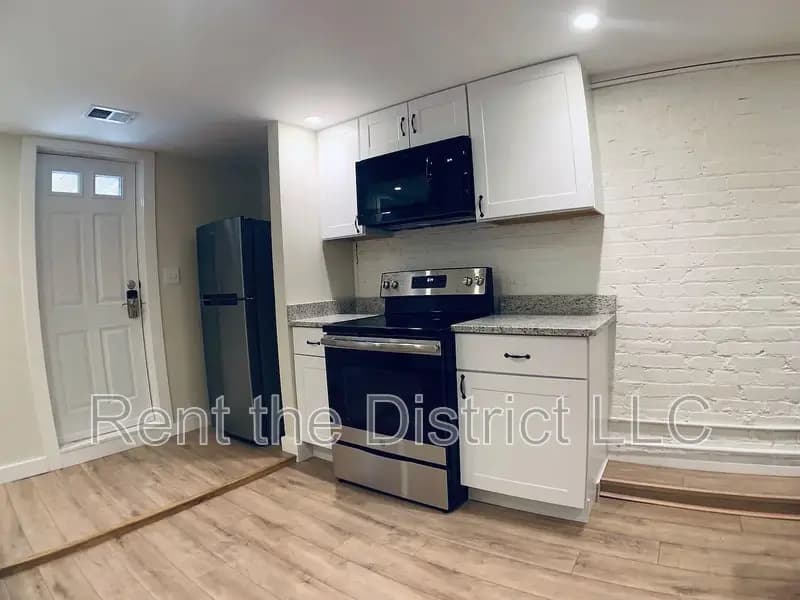 Washington Townhome: 37 Rhode Island Avenue NW