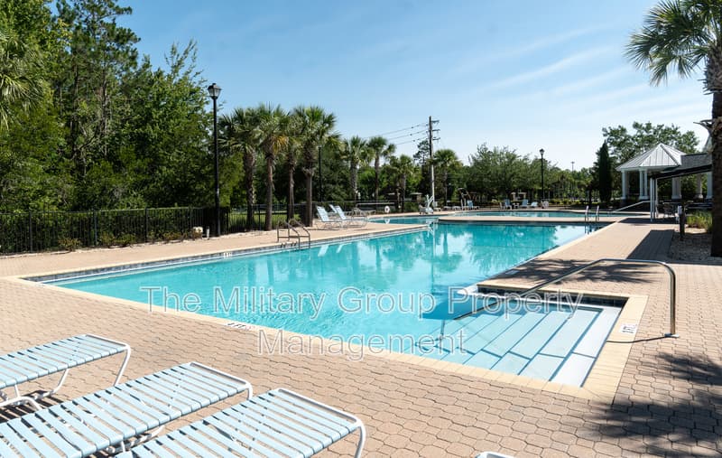 Jacksonville House: 15729 Equine Gait Dr