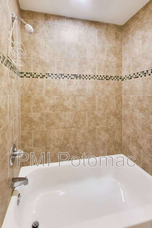 Silver Spring House: 11714 College View Drive