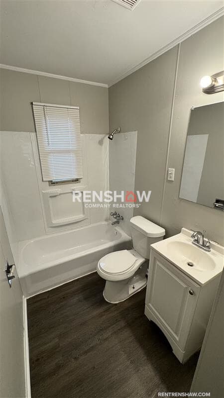 Memphis House: 1379 Rolling Hills Dr