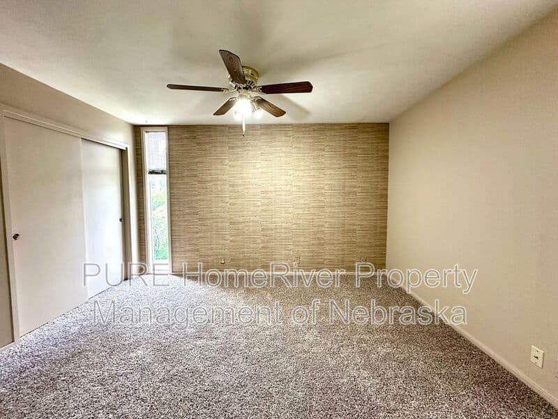 Omaha Townhome: 1631 N 109th Plz