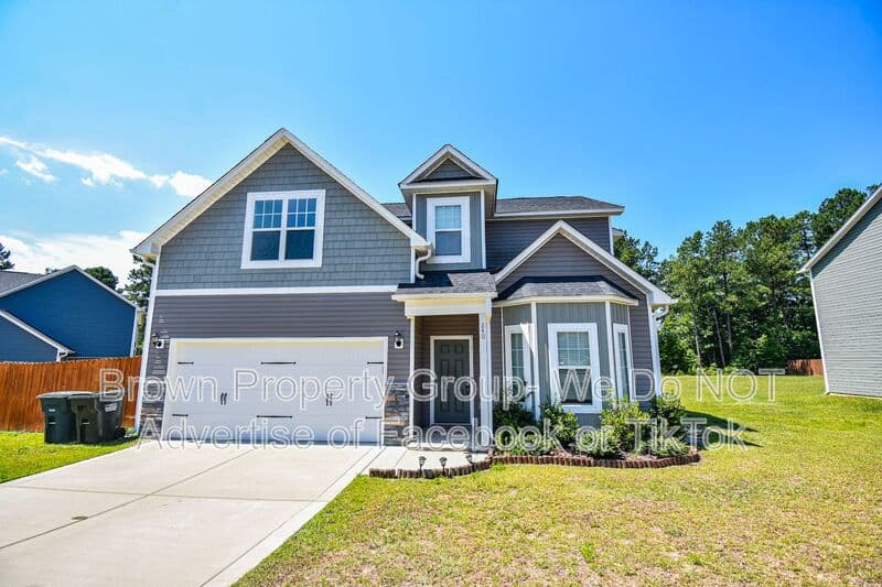 Raeford House: 240 Fieldbrook St