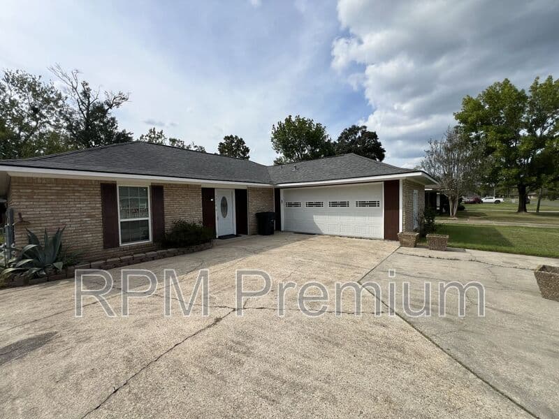Baton Rouge House: 7516 Vice President Dr.