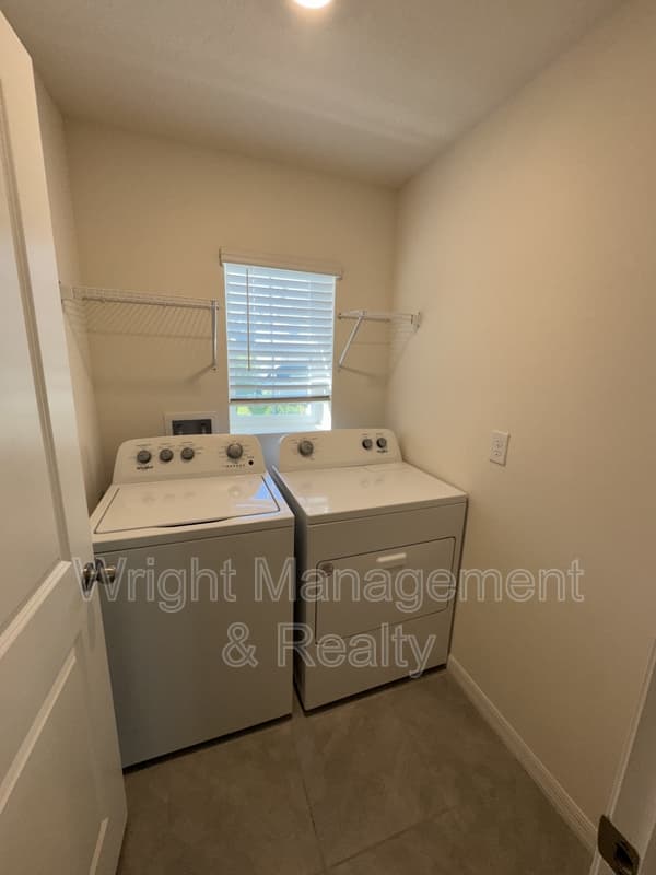 Wimauma House: 5586 Logan Cave Avenue