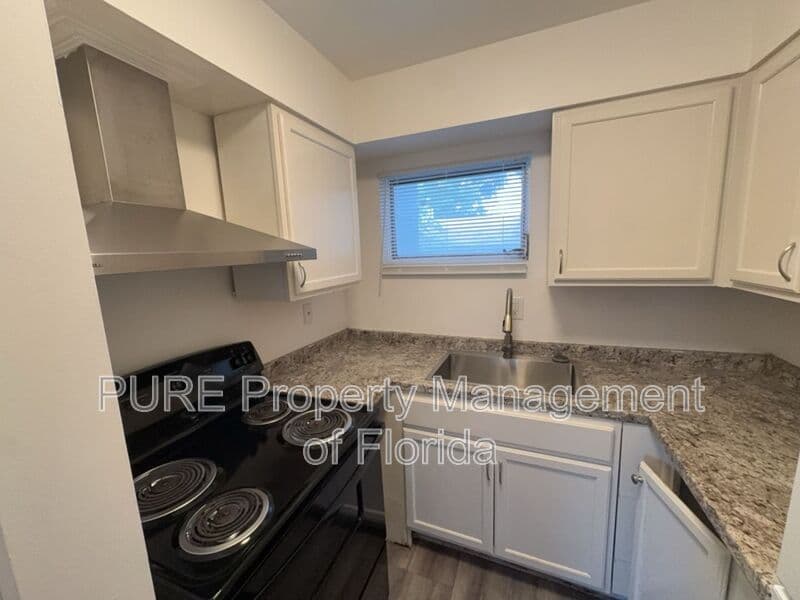 Ocala House: 627 NE 28th Avenue