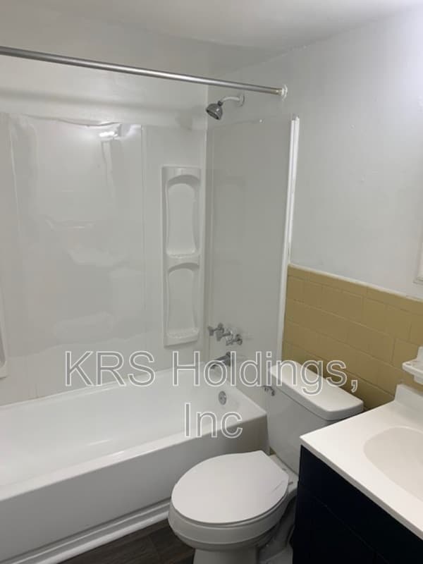 Richmond Condo: 1227  Nelson St