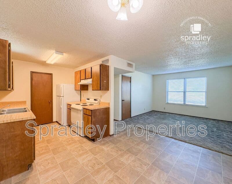 Troy Condo: 120 W Main St