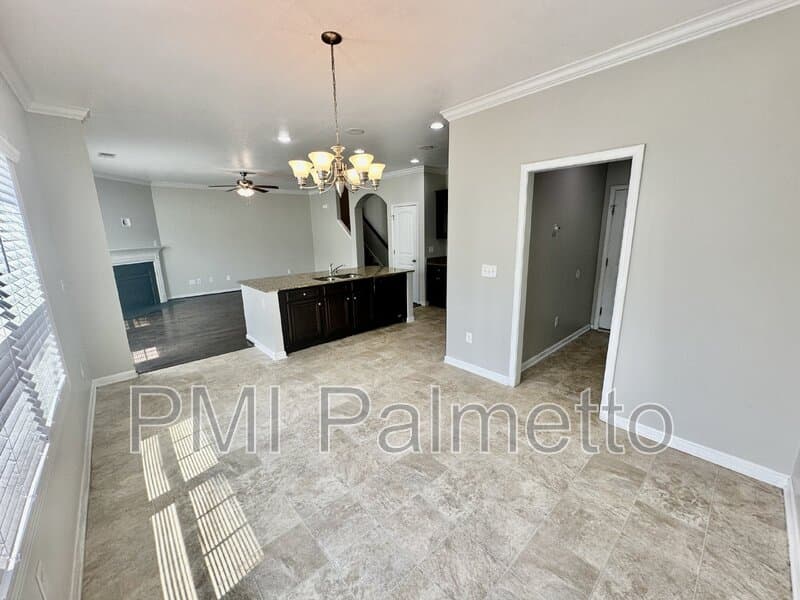 Elgin House: 423 Easy Goer Ct