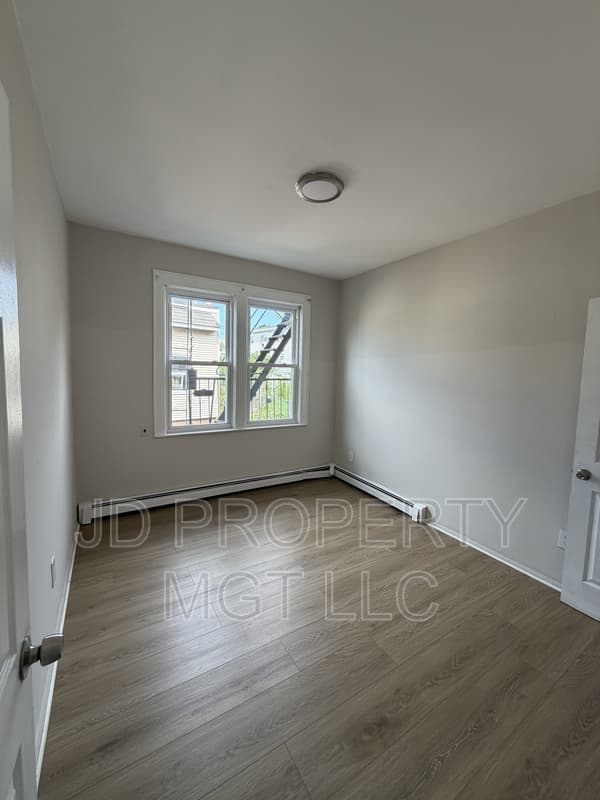 Cliffside Park Condo: 341-343 PALISADE AVE - 2B