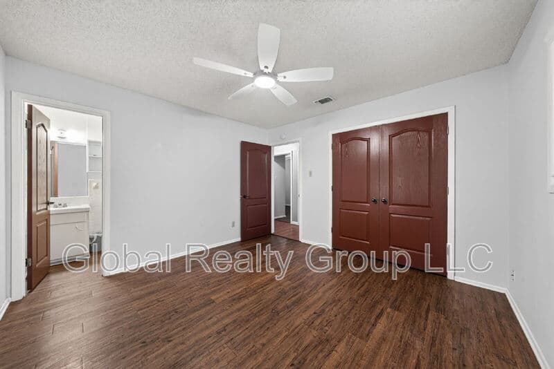 New Braunfels House: 138 Bobolink Dr