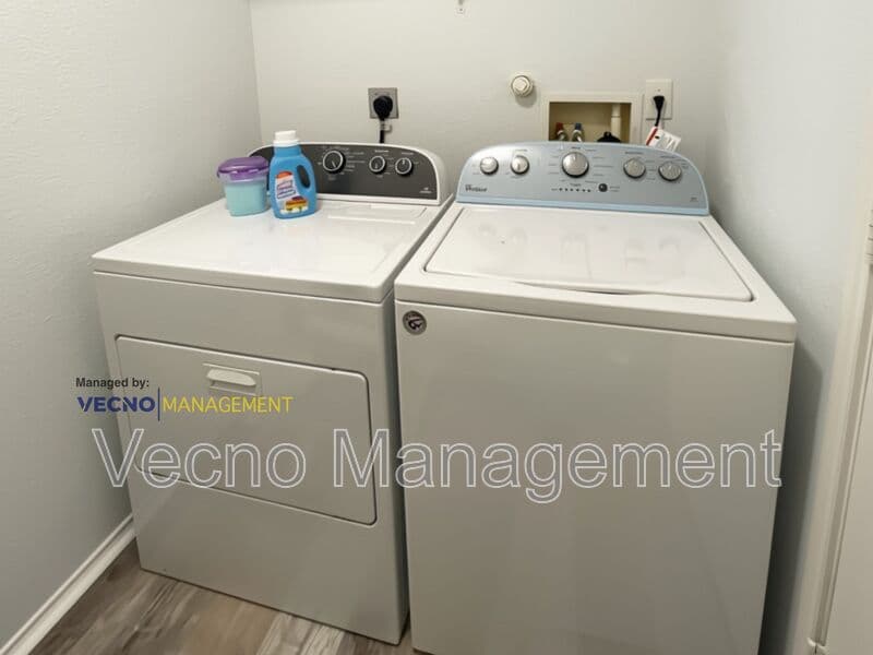 San Antonio House: 11922 Meadow Wls