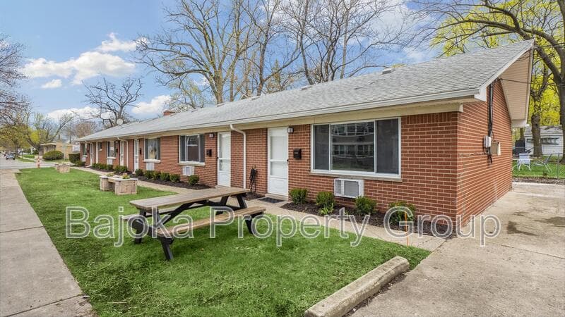 Ferndale Condo: 1615 W 9 Mile
