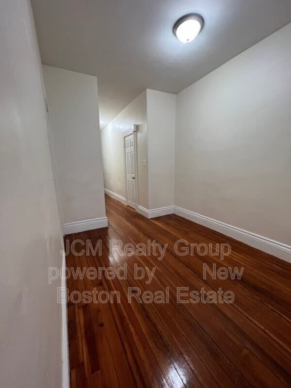 Roxbury Condo: 117 Harrishof