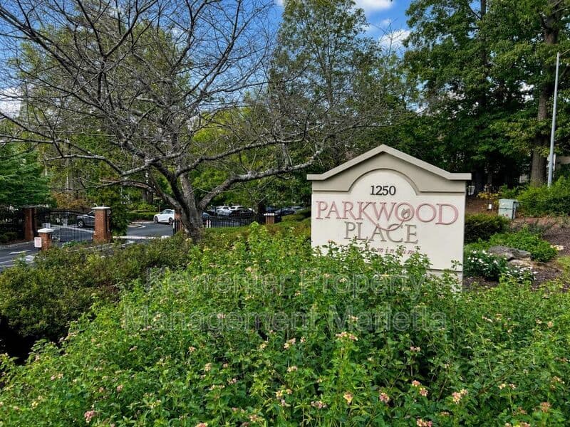 Atlanta House: 1250 Parkwood Cir. SE