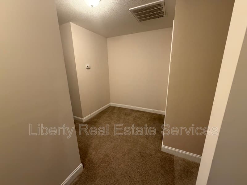 Hinesville House: 224 Whipple Ave