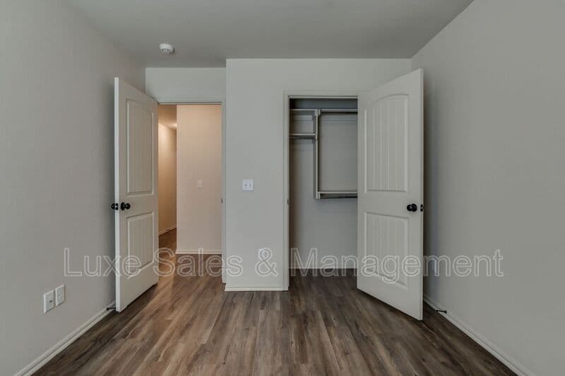 Edmond House: 341 Chalk Hill Ct