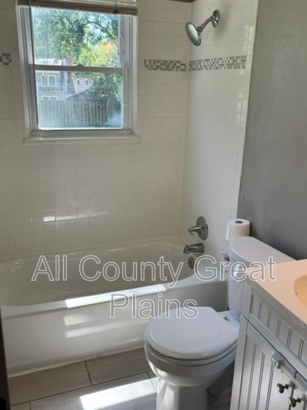 Prairie Village House: 2121 W 79th Street