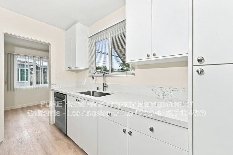 Sherman Oaks House: 4427 Murietta Ave