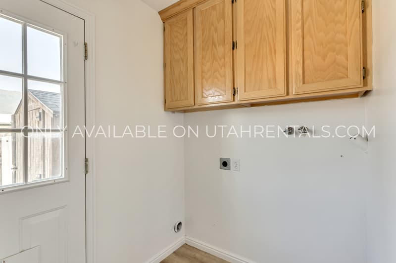 Spanish Fork House: 144 N 1120 E