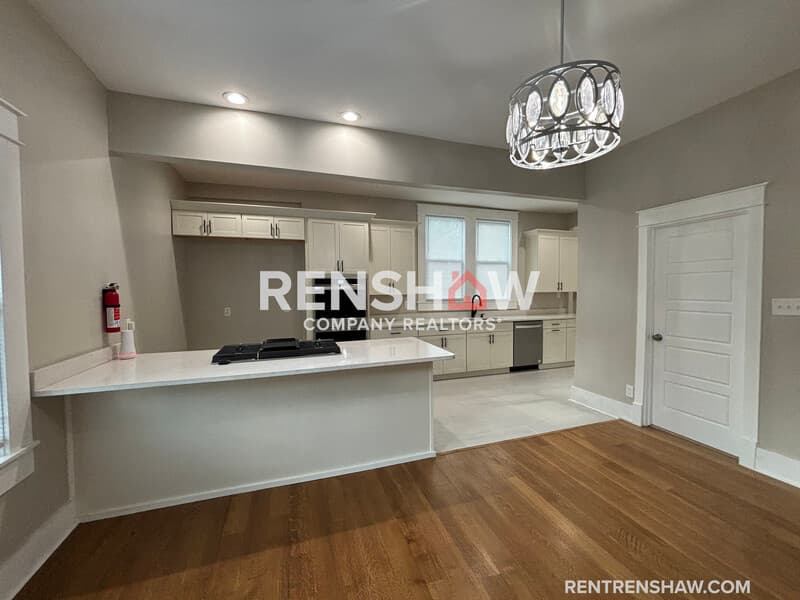 Memphis House: 59 N Willett St