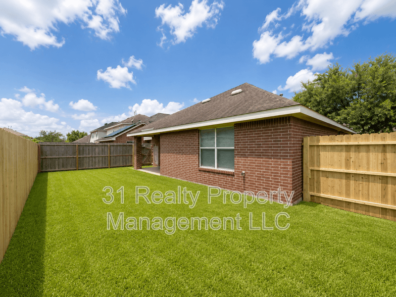 Fresno House: 2119 Hawthorne Brook