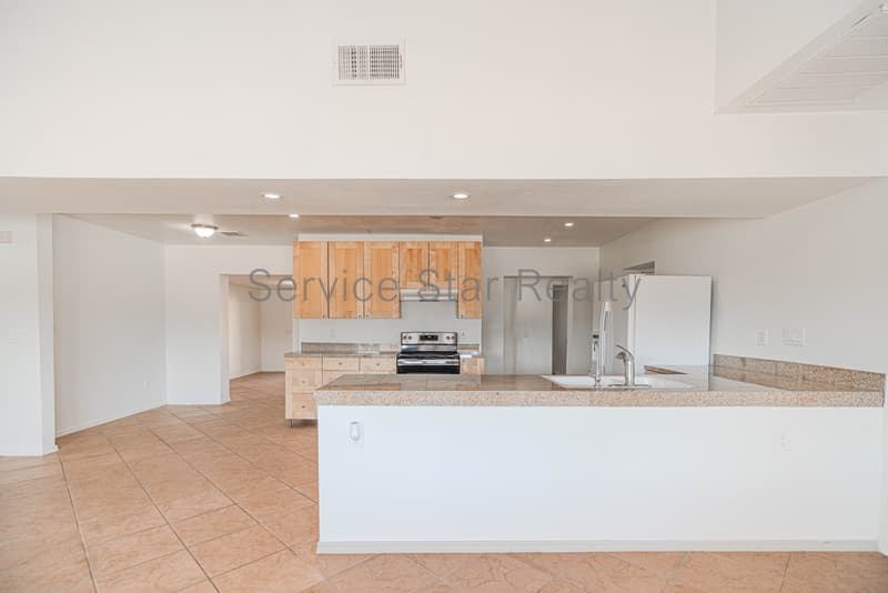 Gilbert House: 7 S Catalina St
