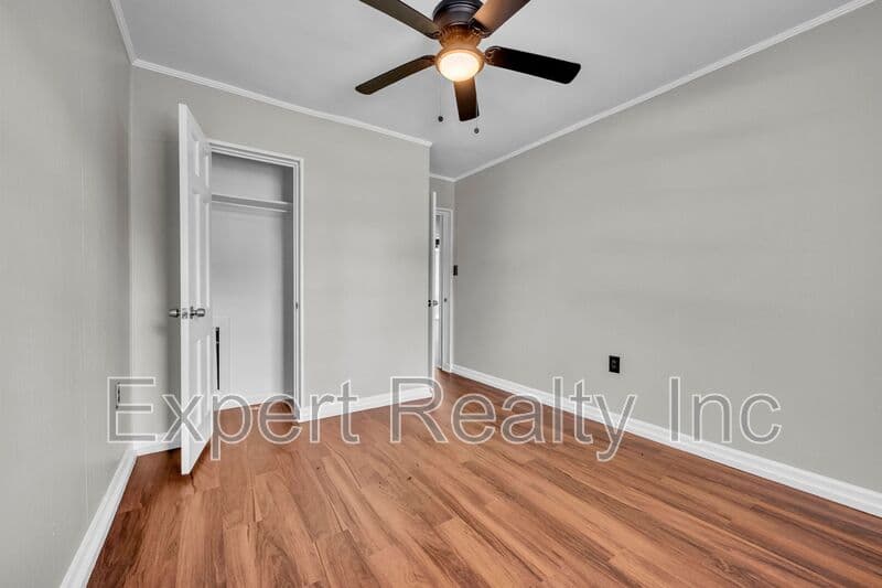 Birmingham House: 7420 Sparta Ave