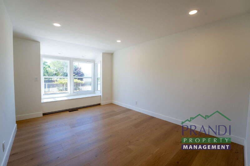 San Anselmo House: 645 Fawn Dr