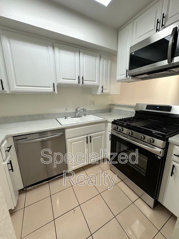Glendale Condo: 621 N. Louise Street