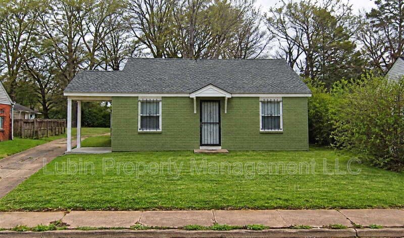 Memphis House: 1574 Elvis Presley Blvd