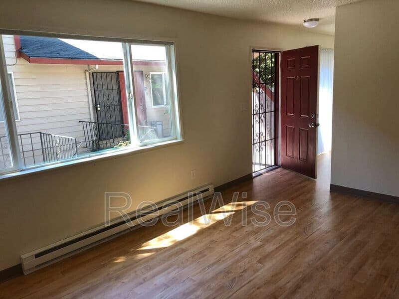 Portland Condo: 13423 SE Stark St