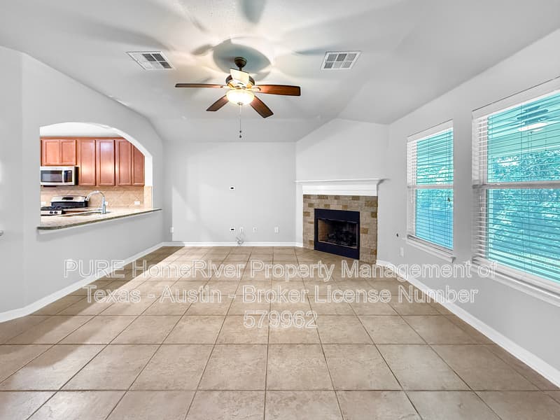 Round Rock House: 4235 Fairmeadow Dr