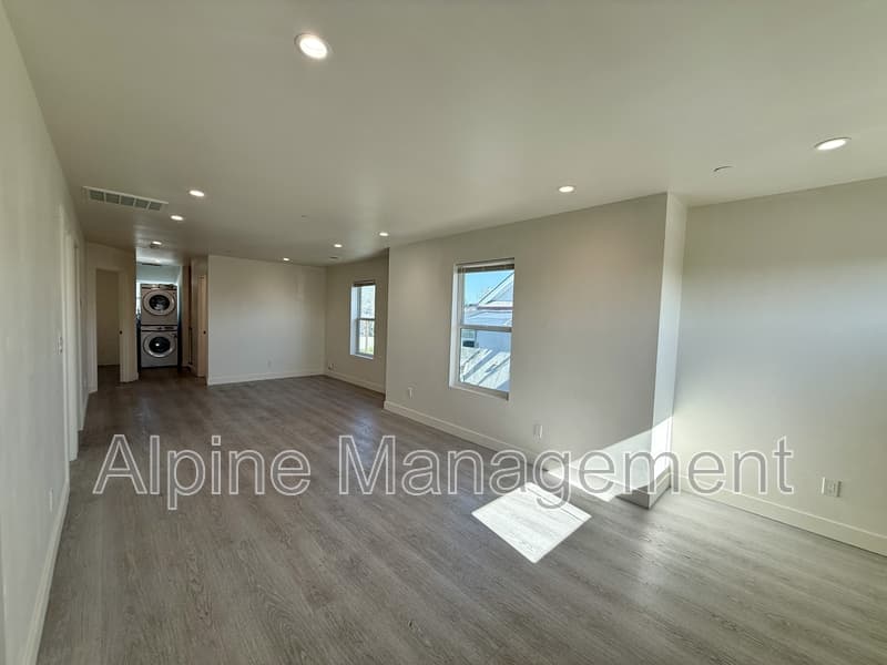 Oakland House: 1437B 48th Avenue