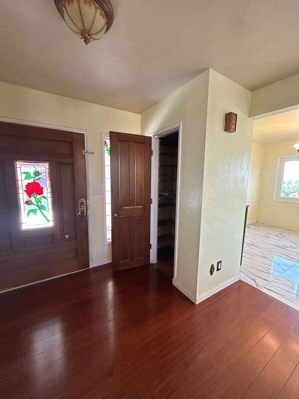 La Mesa House: 4040 Yale Ave
